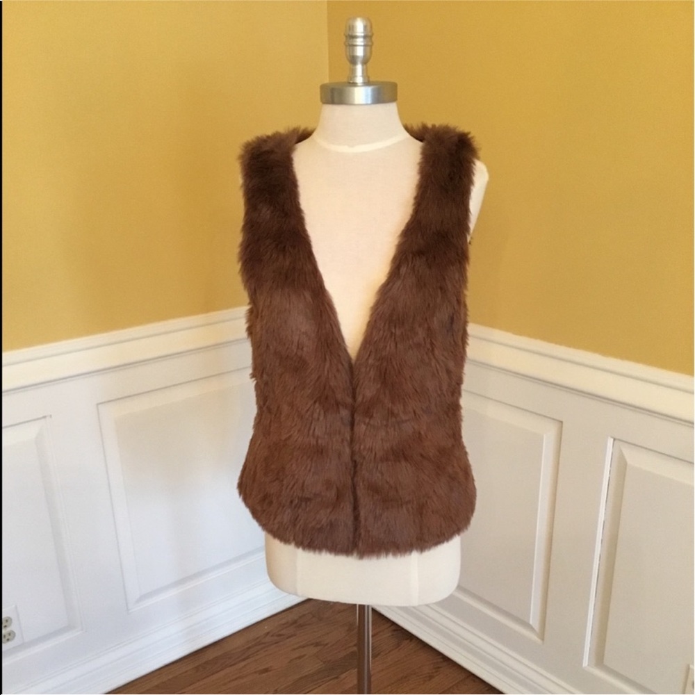 ❤️SOLD ON MEERC❤️BROWN FAUX FUR VEST